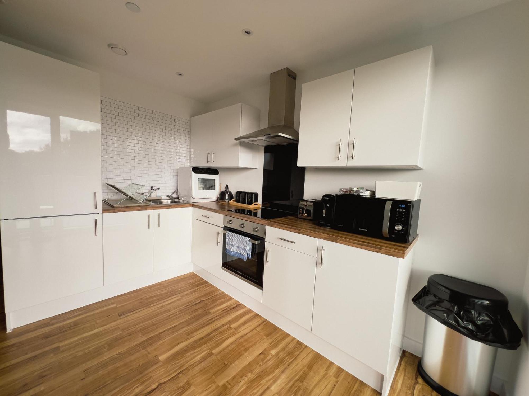 Manchester'S Luxurious 2-Bed Haven With Balcony - Canal Views & Proximity To Manchester United Exterior foto